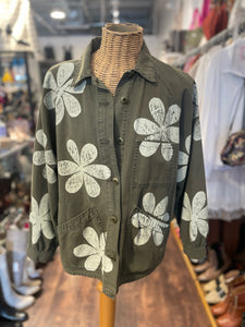 The GREAT Green Cotton white flowers Button up Top, Size 0=XS