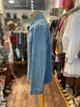 Load image into Gallery viewer, Sedgefield Blue Cotton Denim Made in USA button down Top, Size S
