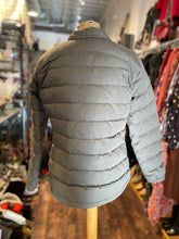 Load image into Gallery viewer, Fjall Raven Grey Poly quilt pattern Zip Up Jacket, Size M
