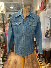 Load image into Gallery viewer, Sedgefield Blue Cotton Denim Made in USA button down Top, Size S
