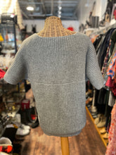 Load image into Gallery viewer, Tomas Maier Grey 100% cashmere knit Short sleeve v neck Top, Size 6
