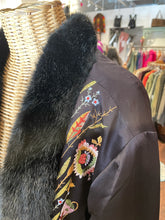 Load image into Gallery viewer, Sue Wong Black Print Silk Floral embroidered duster Coat w/faux fur trim, gently worn, Size 12
