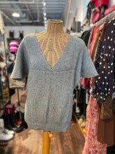 Load image into Gallery viewer, Tomas Maier Grey 100% cashmere knit Short sleeve v neck Top, Size 6
