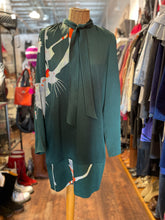 Load image into Gallery viewer, Doo.Ri Green &amp; Multi Silk Plant tie neck long sleeve Dress, Size 8
